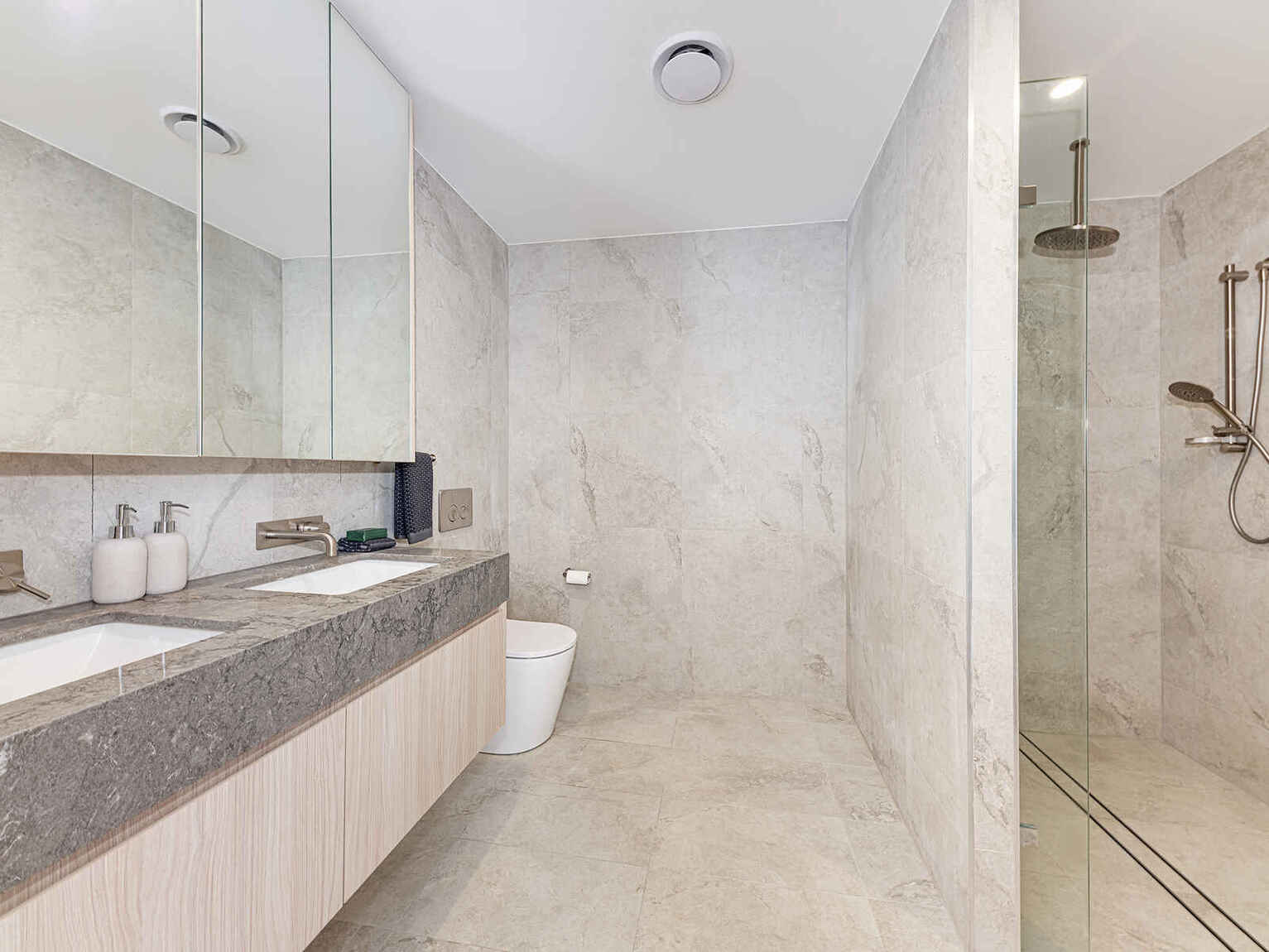 11/12 Amaroo Avenue Castle Cove 11/12 Amaroo Avenue Castle Cove