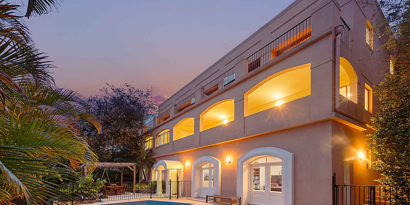 12 Rembrandt Drive Middle Cove 12 Rembrandt Drive Middle Cove