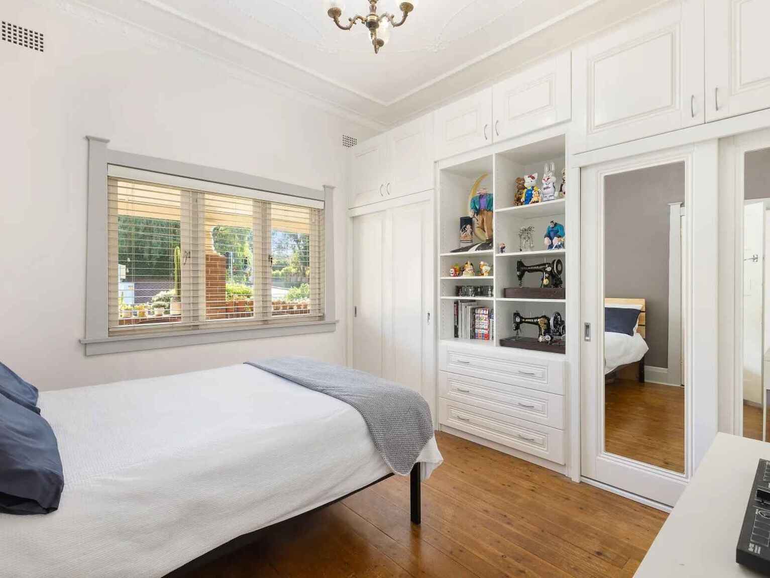 2 Merrenburn Avenue Naremburn