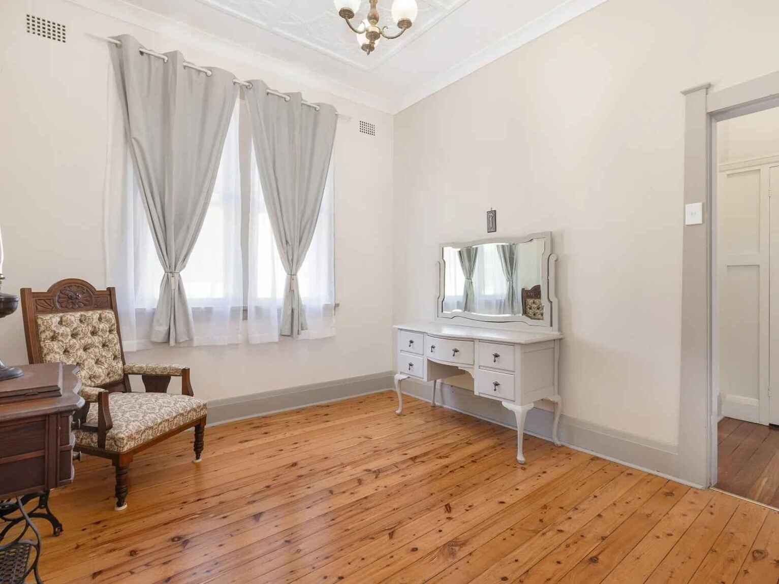 2 Merrenburn Avenue Naremburn