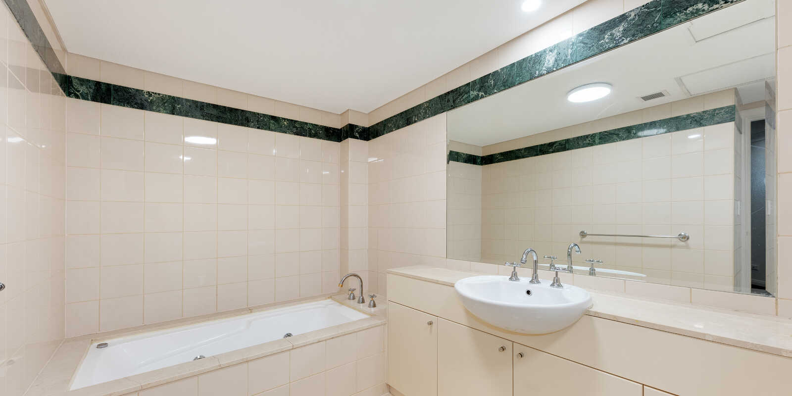 13/135 Sailors Bay Road Northbridge