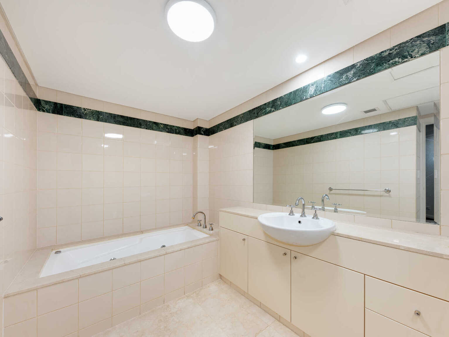 13/135 Sailors Bay Road Northbridge