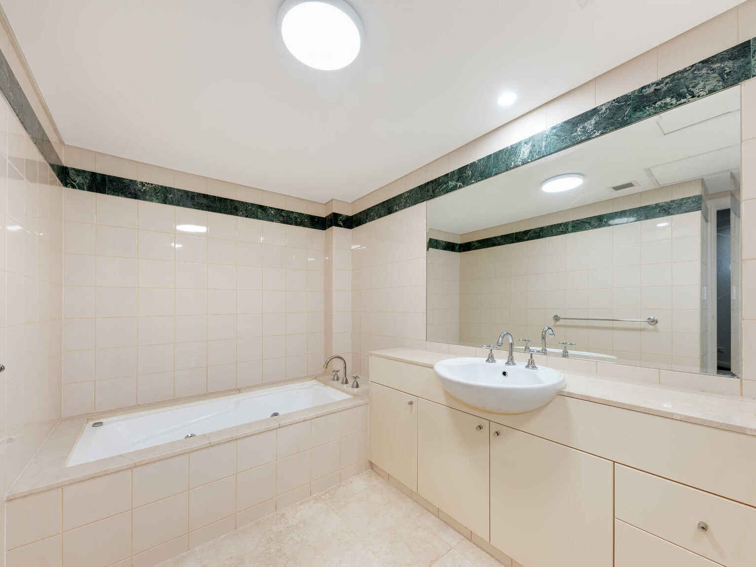 13/135 Sailors Bay Road Northbridge